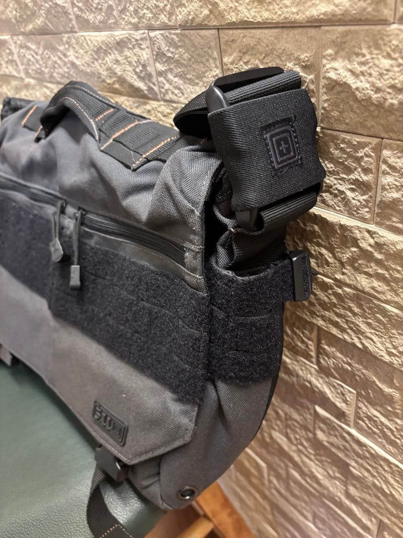 激レア！完売品　5.11 Tactical メッセンジャーバッグ グレー