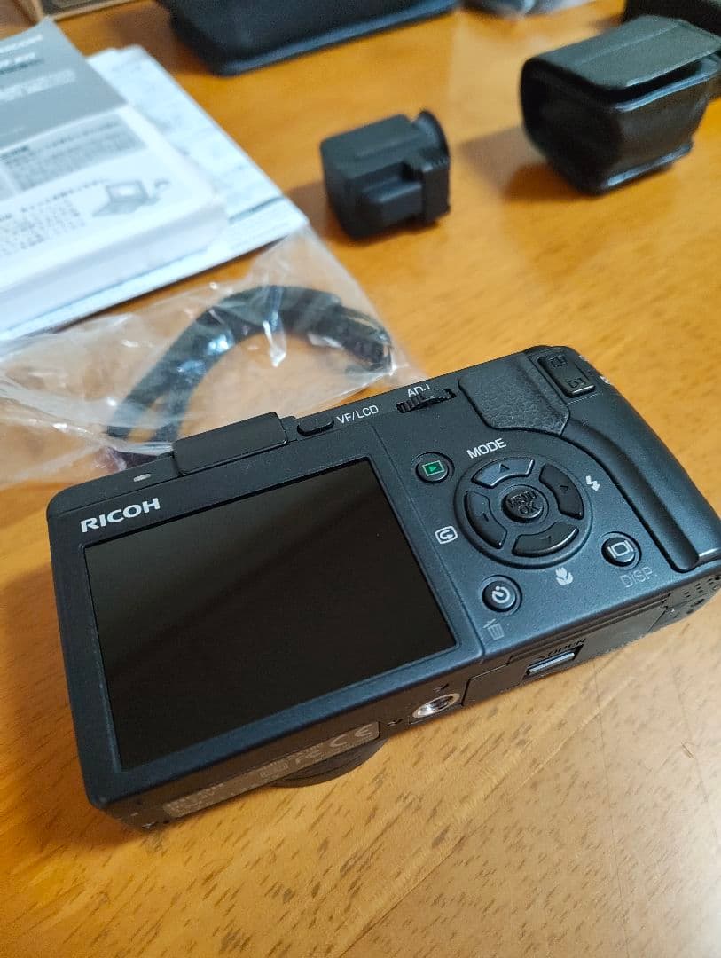 美品【RICOH】Caplio GX100 with VF-1 と LC-1付き