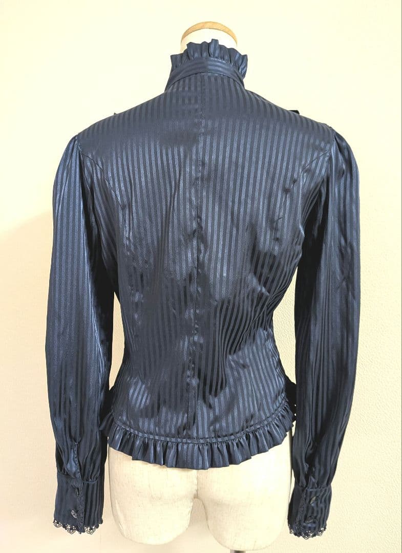 Innocent World サテンストライプブラウス ネイビー