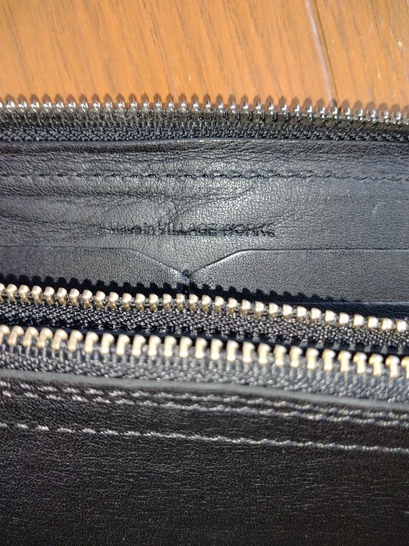 パイロットリバー　レッドムーン　黒いレザー編み込み長財布