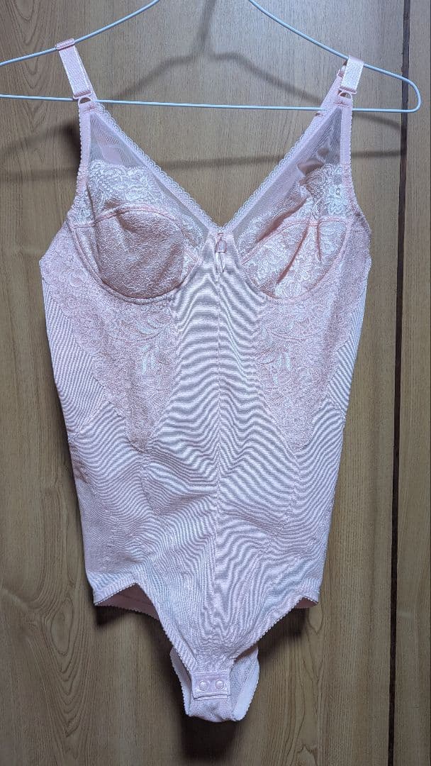 ダイアナ　ピンク ボディスーツ A100Q レース装飾、ガードルとのセット