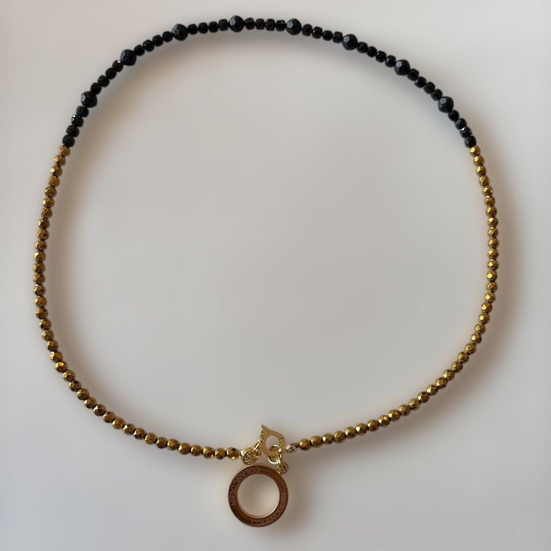 黒と金のビーズ磁気ネックレス ロゴ入り