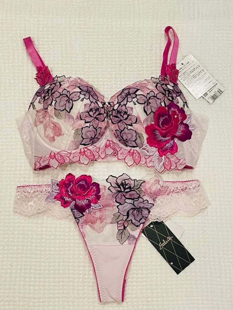 サルート　ブラE65 ソングM 06 ベトナムの花嫁　PU リッチヴェール