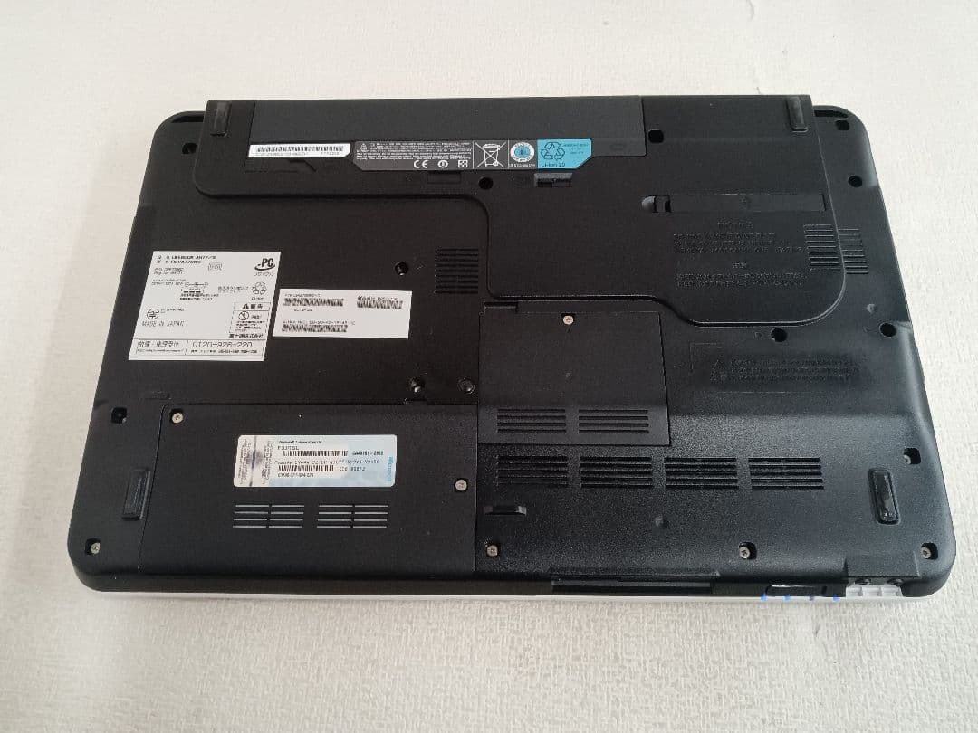 † LIFebook AH77/G FMVA77GWG 8GB ストレージ無