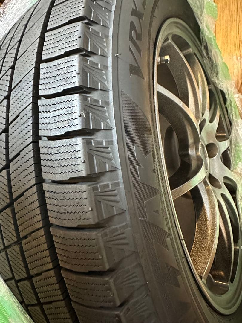 スタッドレスタイヤ&ホイール４本 ブリザックVRX3 235/55 R18