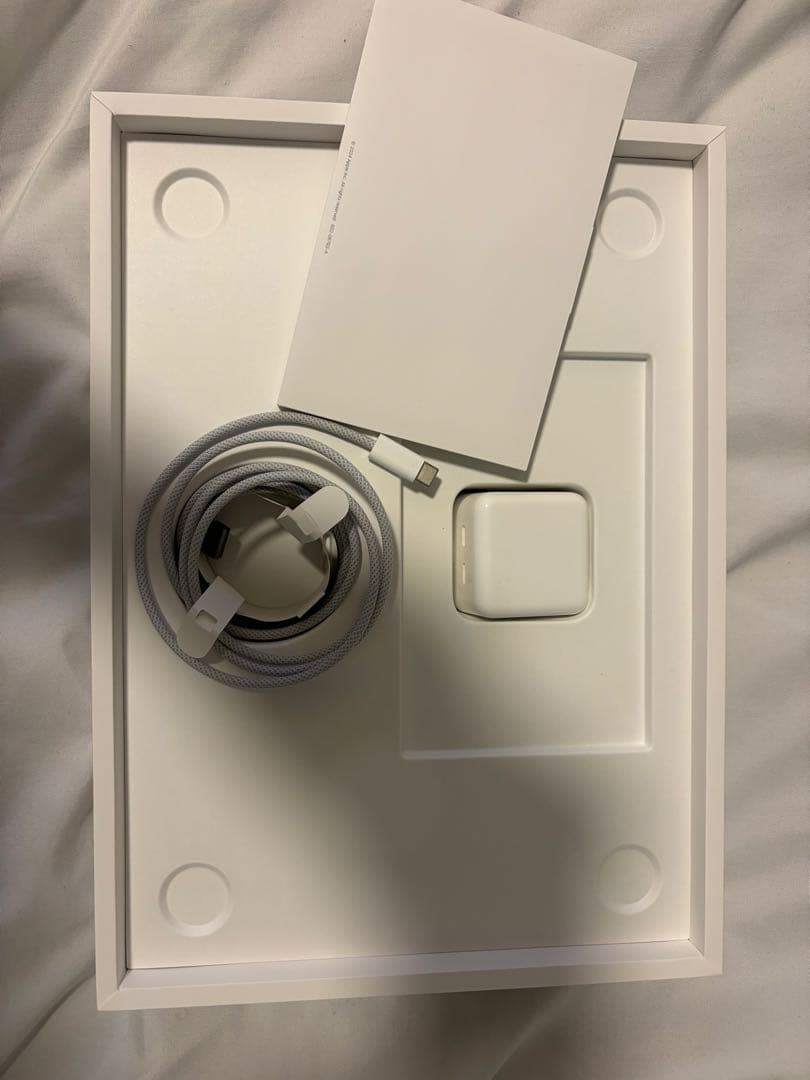 13インチMacBook air M3 2024年製(MOFT ケース付)