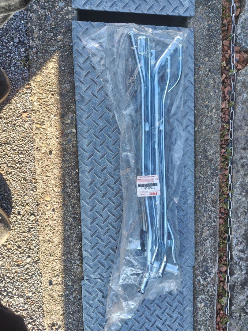 エブリイ　da64　スズキ純正部品 17820-68H13 新品