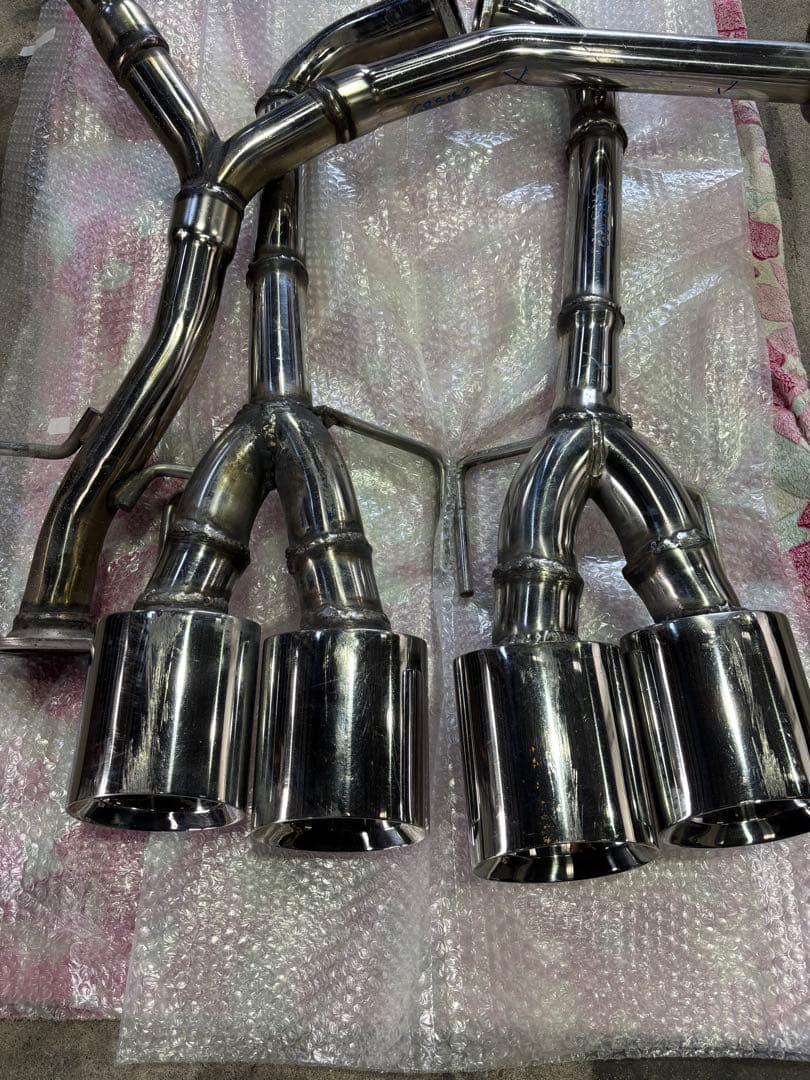 クラウンGRS182 の４本出しストレートマフラー