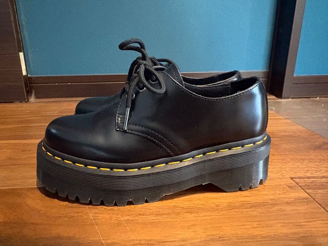 ドクターマーチン 厚底ブラックレースアップシューズ