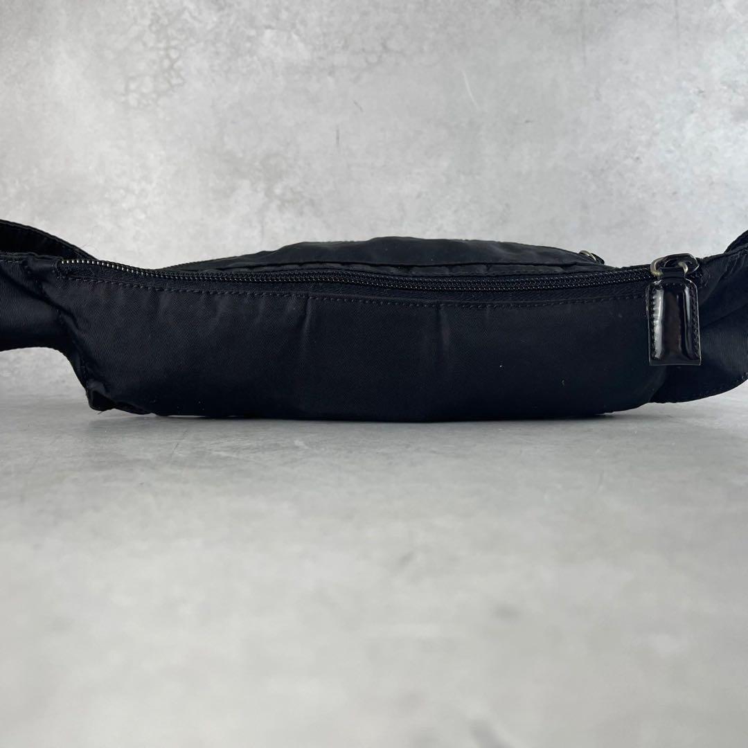 美品✨PRADA ボディーバッグ ショルダー ウエストポーチ 三角ロゴ 黒