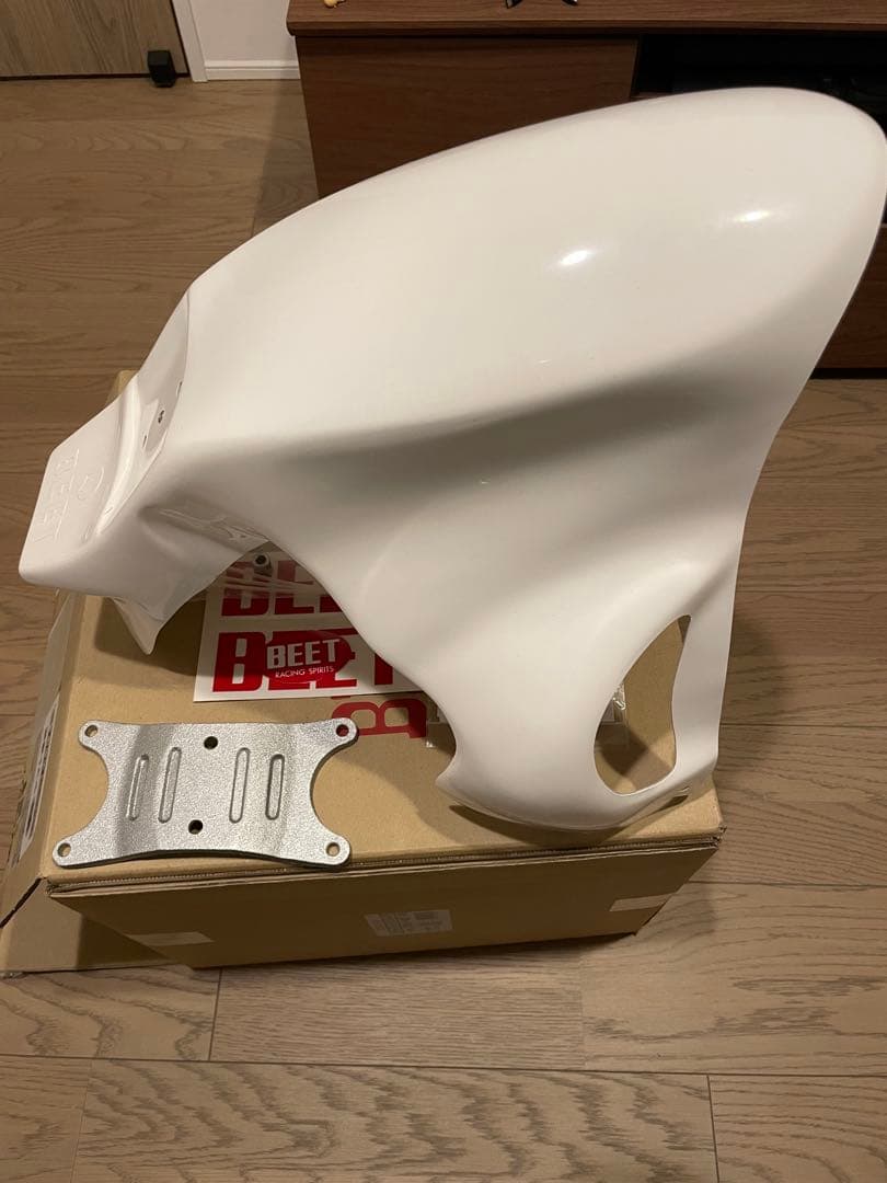 ☆新品未使用BEET CBR400F フロントフェンダー　純正　送料込み　vt