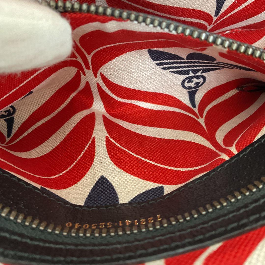 adidas × Gucci ボディバッグ・ウエストポーチ　コラボ　ロゴ入り