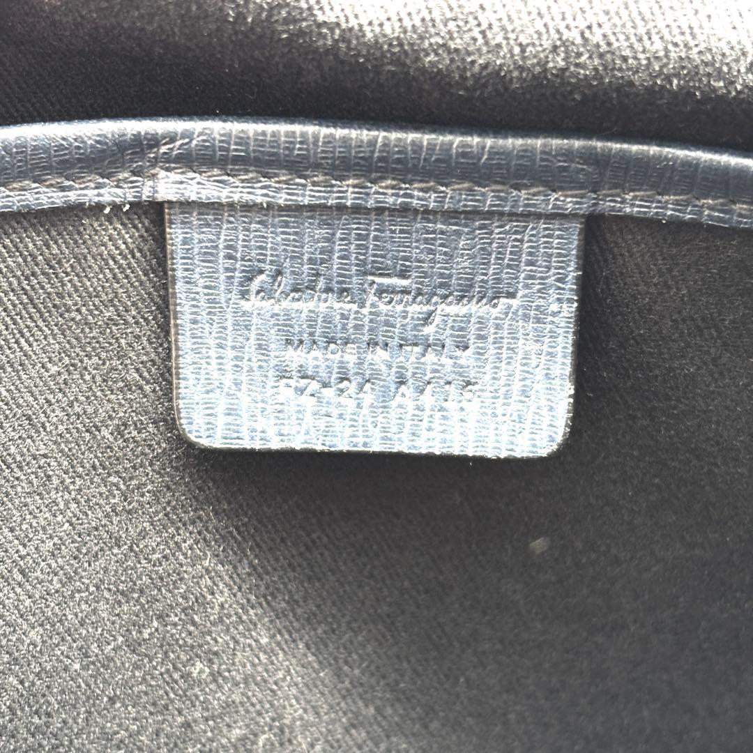 美品 サルヴァトーレフェラガモ 2way ビジネスバッグ 2層 レザー ネイビー