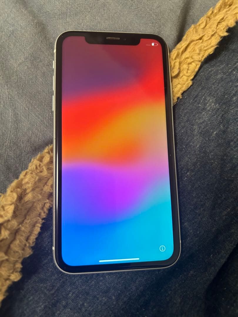 Apple iPhone XR ホワイト 本体　128GB