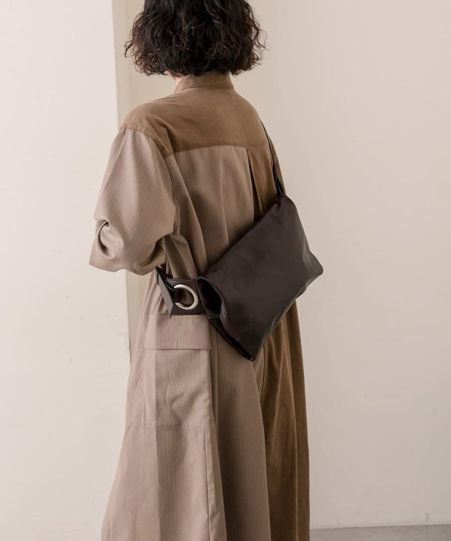 新品　イアパピヨネ　kawa-kawa hatomeレザーボディバッグ