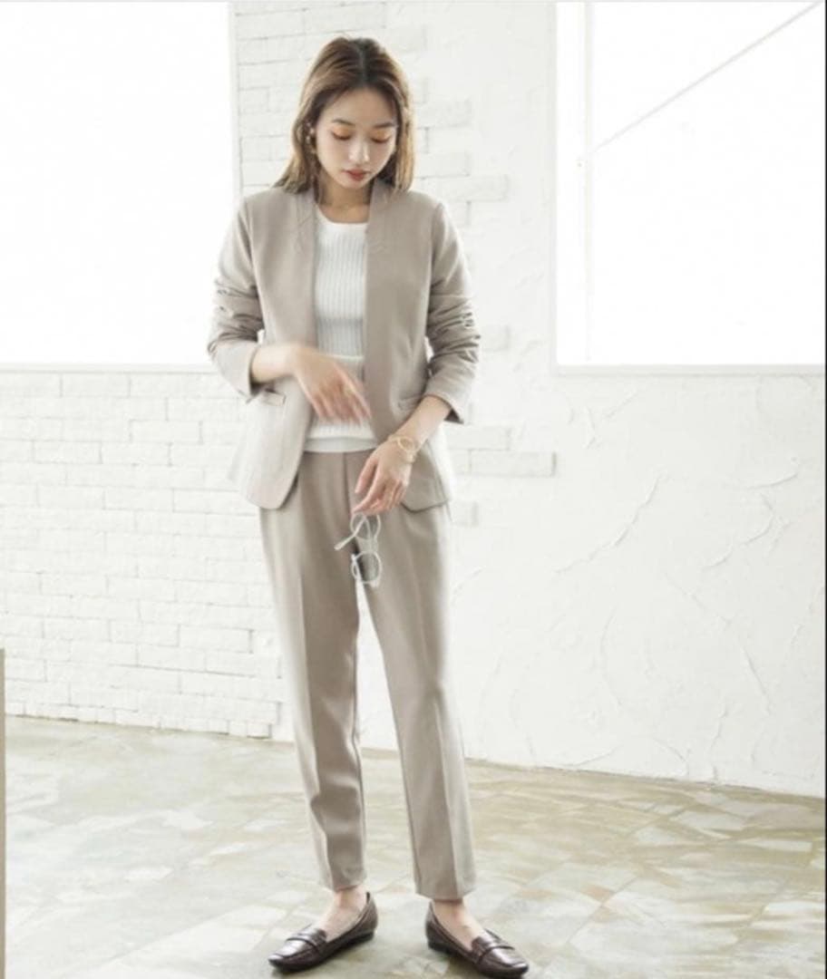 おみ【新品未使用】Emilyan スーツ　ベージュ ビジネススーツ XS