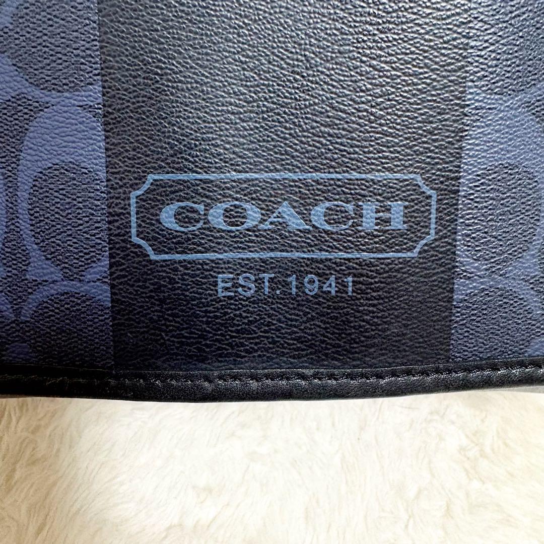 美品　コーチ　メッセンジャーバッグ　ショルダーバッグ　シグネチャー　黒　ネイビー