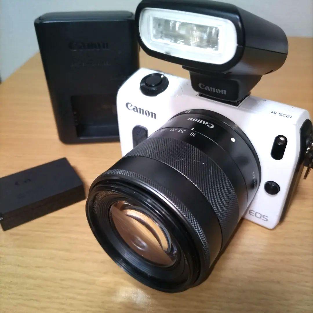 Canon EOS M レンズキット　外付けストロボ　純正バッテリー充電器つき
