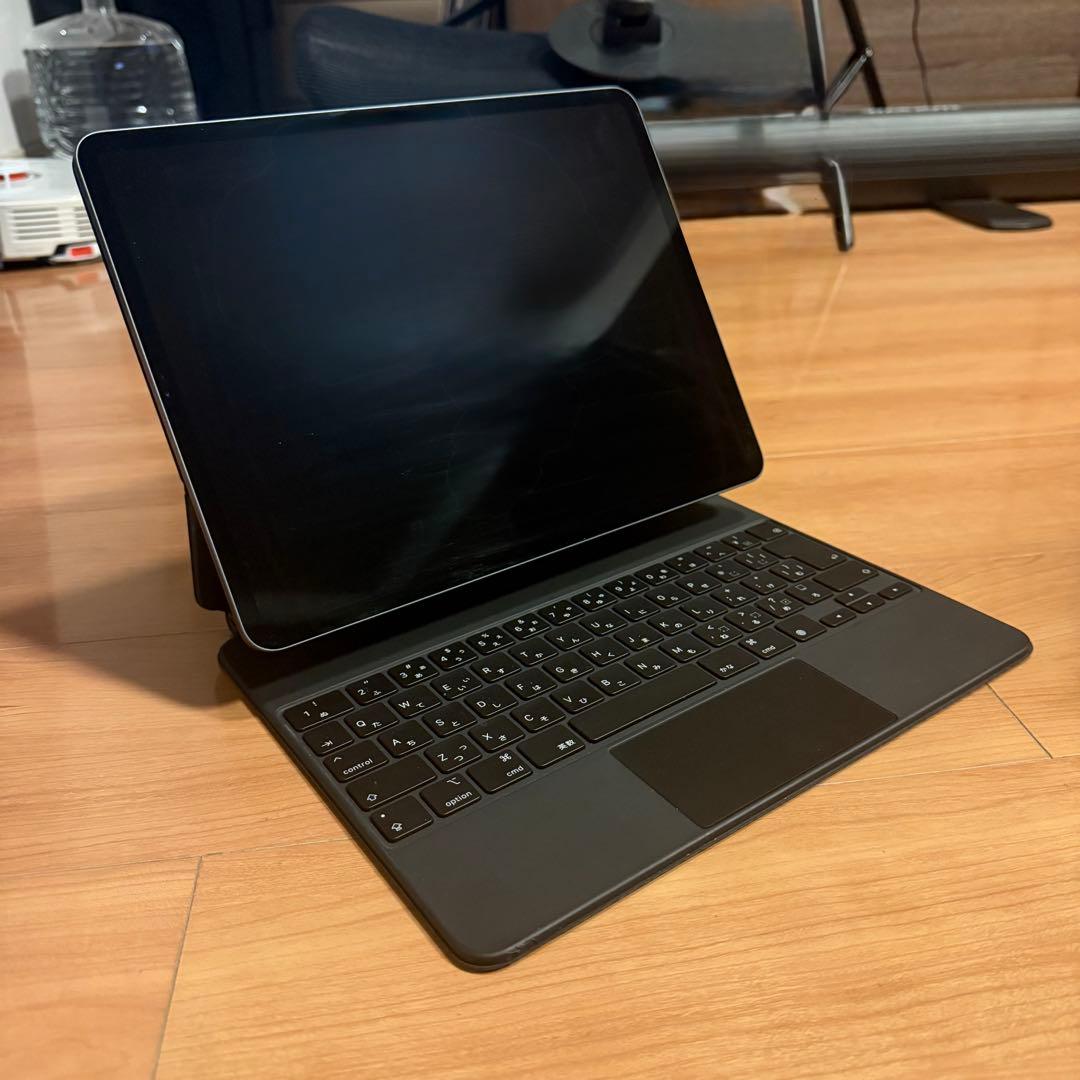 iPad Pro 12.9インチ 第4世代 美品 純正キーボード付き 中古