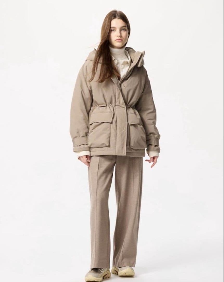 予約品　新品 ユニクロハイブリッドダウンコート ベージュ XL