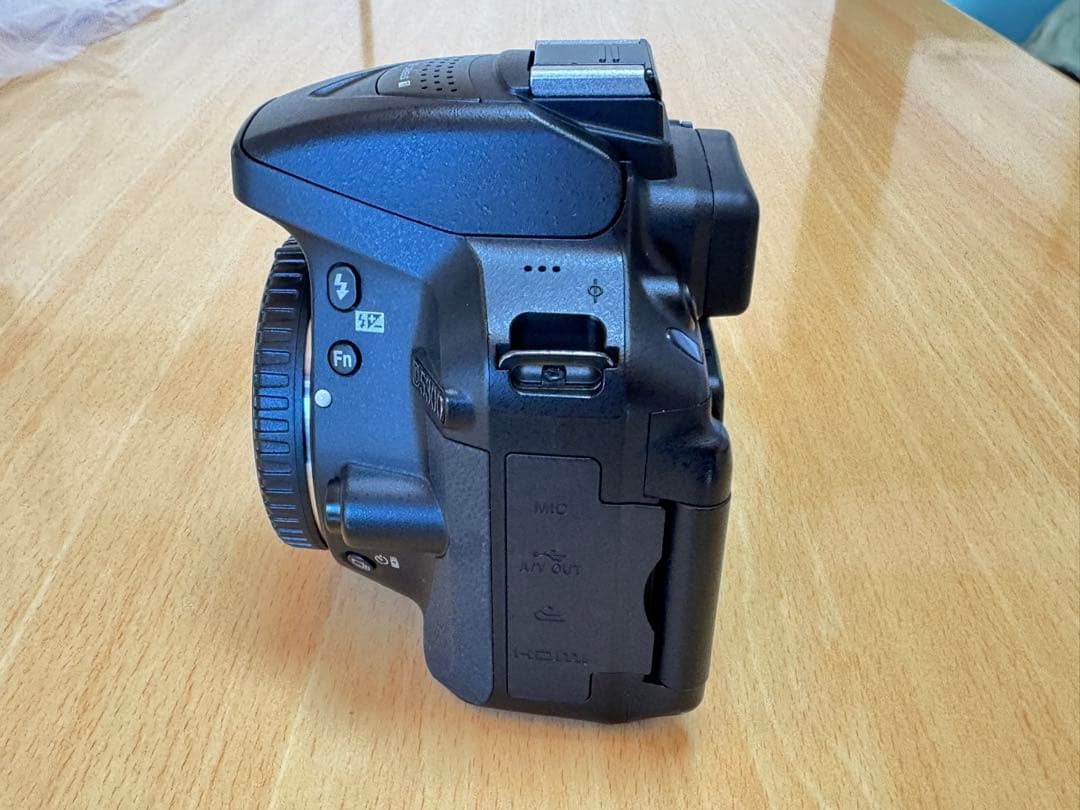 値下げしました。写真追加しました。Nikon D5300 デジタル一眼レフカメラ