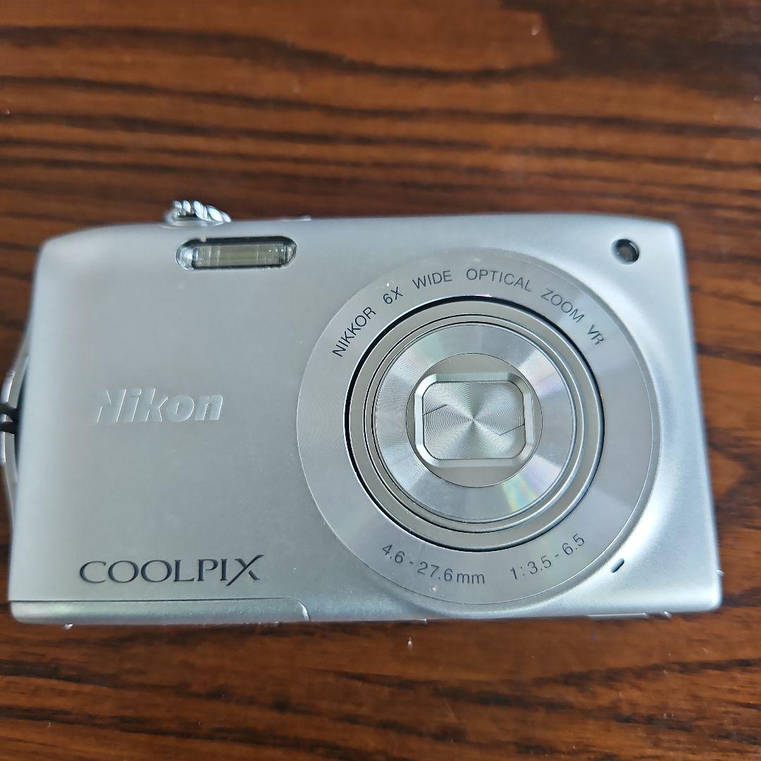 Nikon COOLPIX S3300 デジタルカメラLUMIXカメラ。２台
