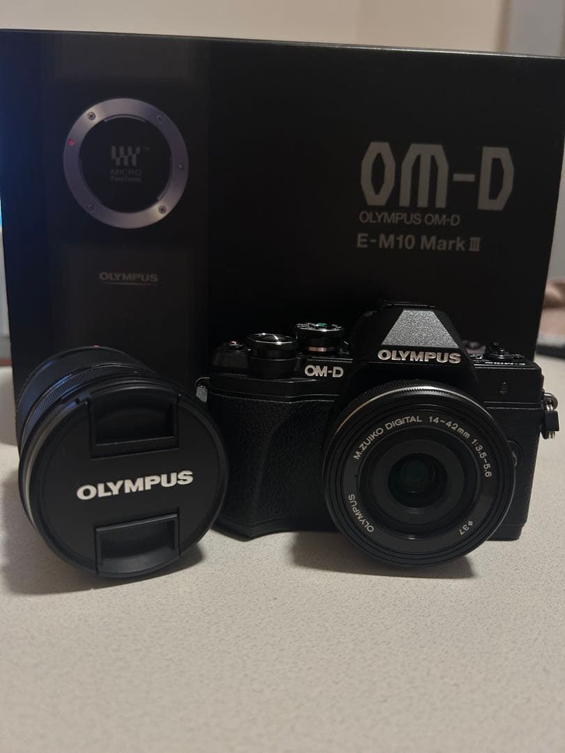 【極美品】OLYMPUSOM-DE-M10 Mark III ダブルズームキット