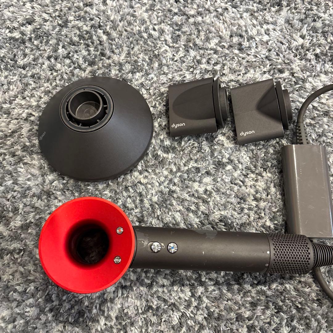 Dyson ヘアドライヤーHD03 黒/赤 アタッチメント付き