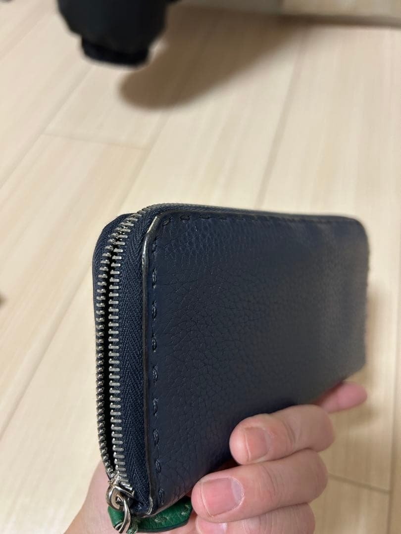 FENDI 長財布ラウンドファスナー
