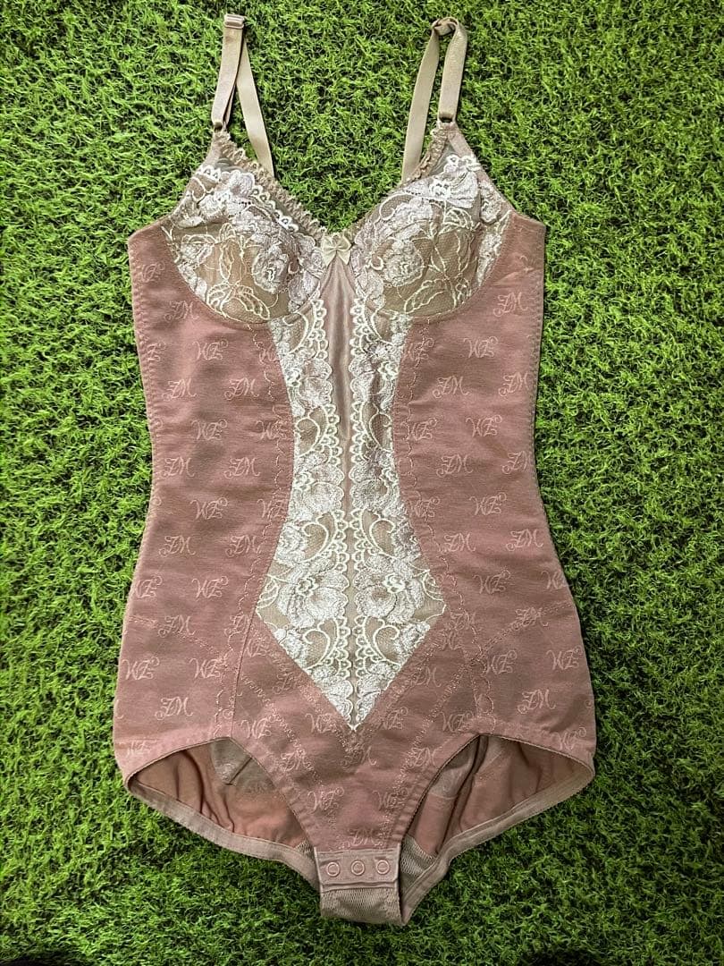 マミエールのボディスーツ２点とガードルの3点セット