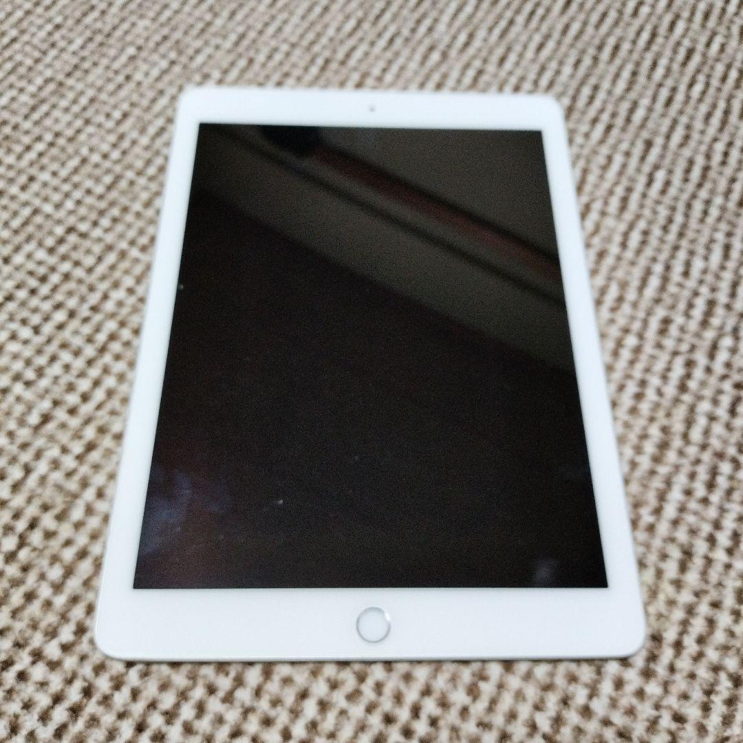 Apple iPad 9.7インチ シルバー 本体 タッチペン、本体ケース付き