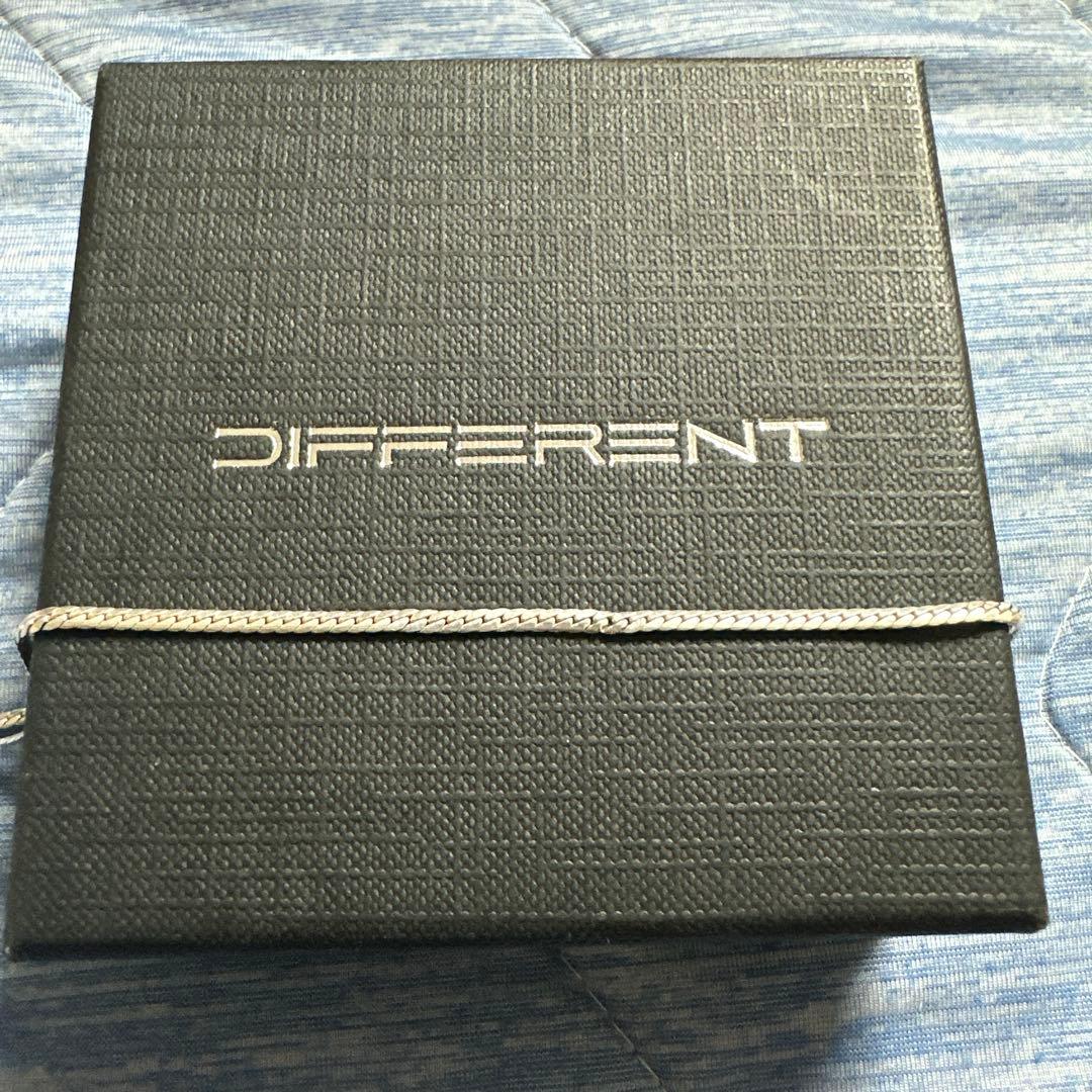 DIFFERENT シルバー ネックレス53センチ