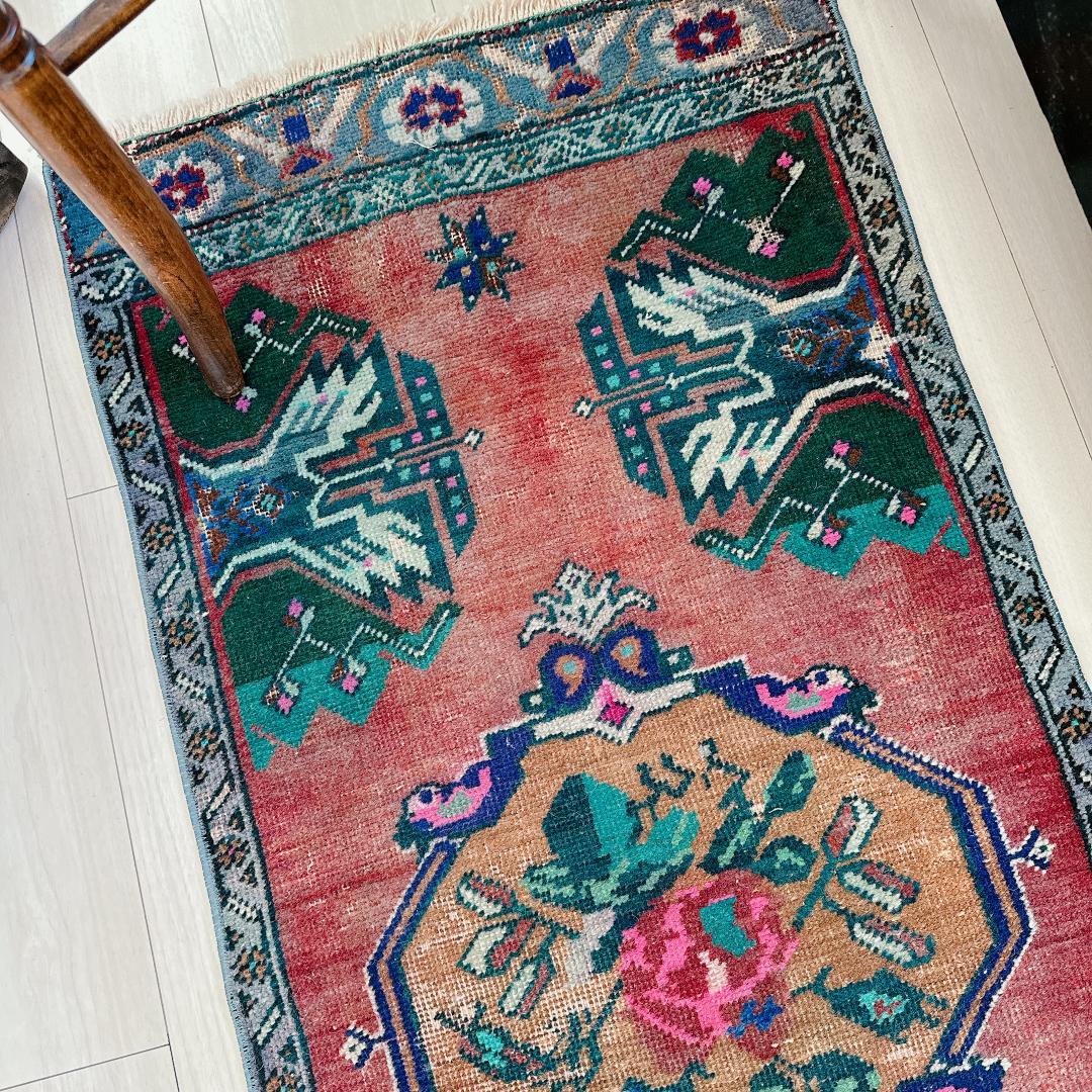 トルコ ヴィンテージラグ A72 人気柄 レア ピンク グリーン パープル