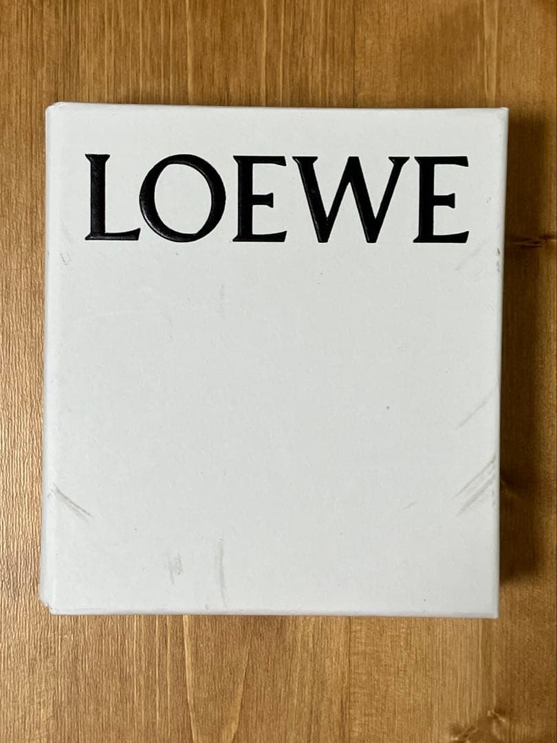 ★新品未使用★LOEWE ベージュ 名刺入れ