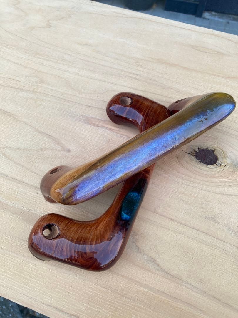 木製アシストグリップ　レジン仕上げ　200系はハイエースAピラー用