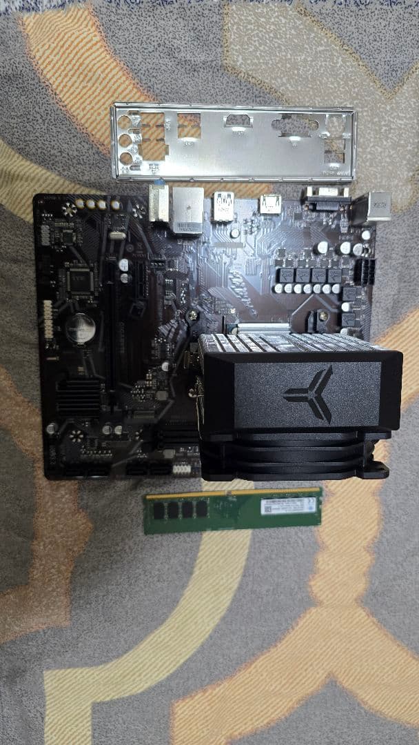 マザボ+ CPU r5 5600g+ CPUクーラー + メモリ