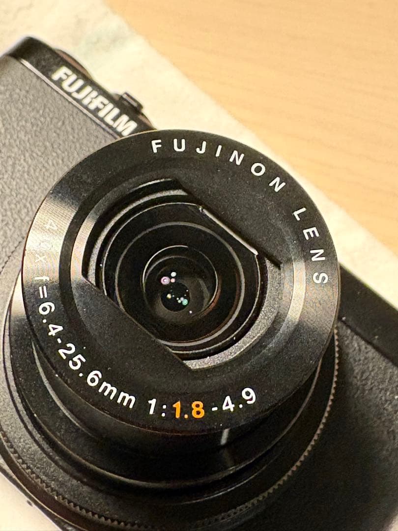 美品 FUJIFILM XQ1 デジタルカメラ ブラック
