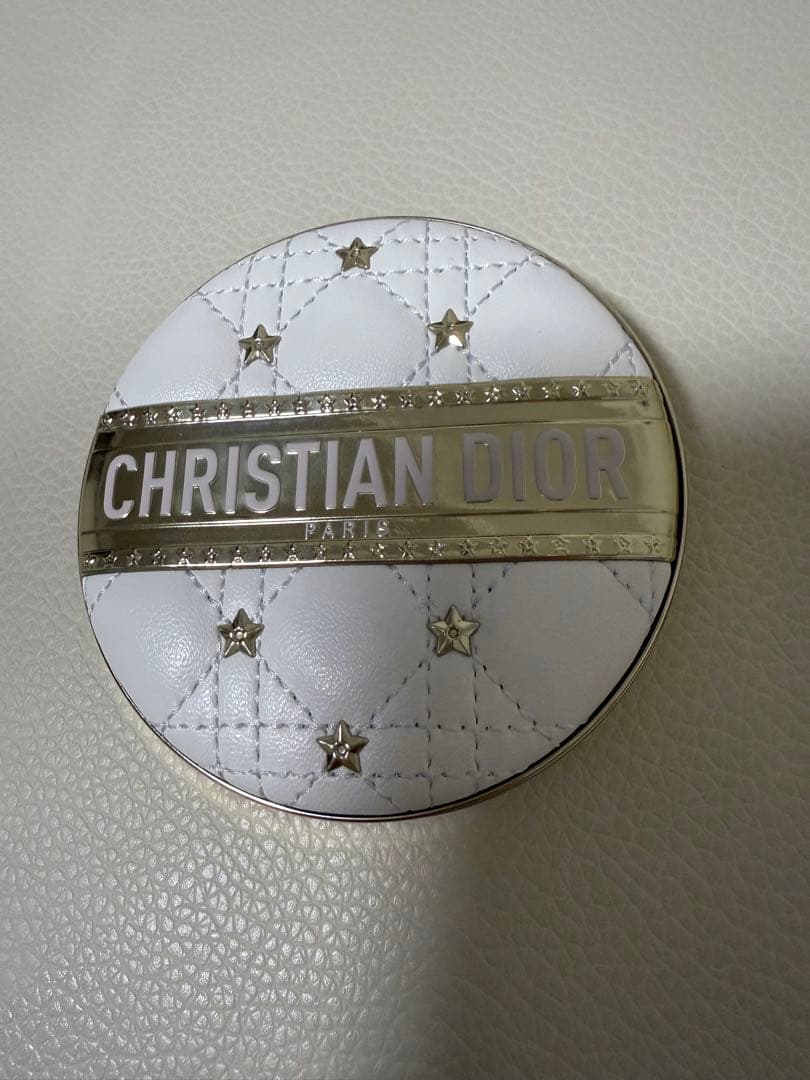 Dior ディオールスキン フォーエヴァー グロウルミナイザー 001