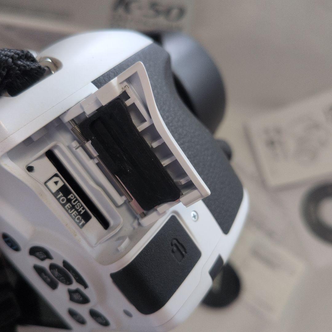 D*7様 デジタル一眼レフカメラ　ペンタックス K50 ホワイト レンズ付き 1