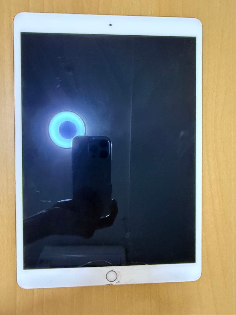 iPad Air 第3世代 64GB WiFiモデル　画面ひびあり