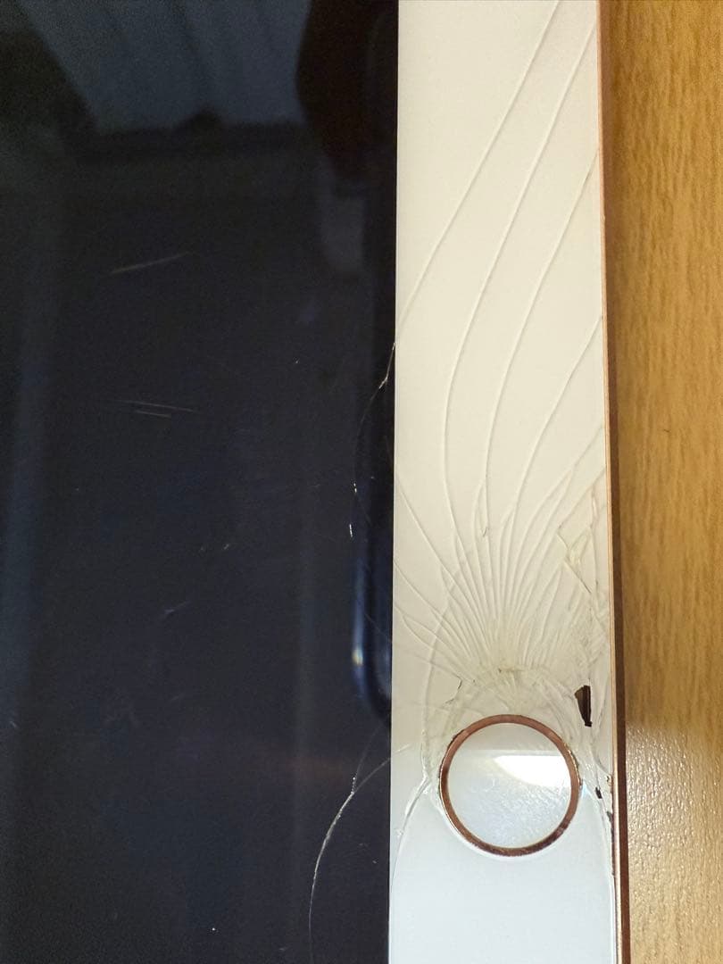 iPad Air 第3世代 64GB WiFiモデル　画面ひびあり