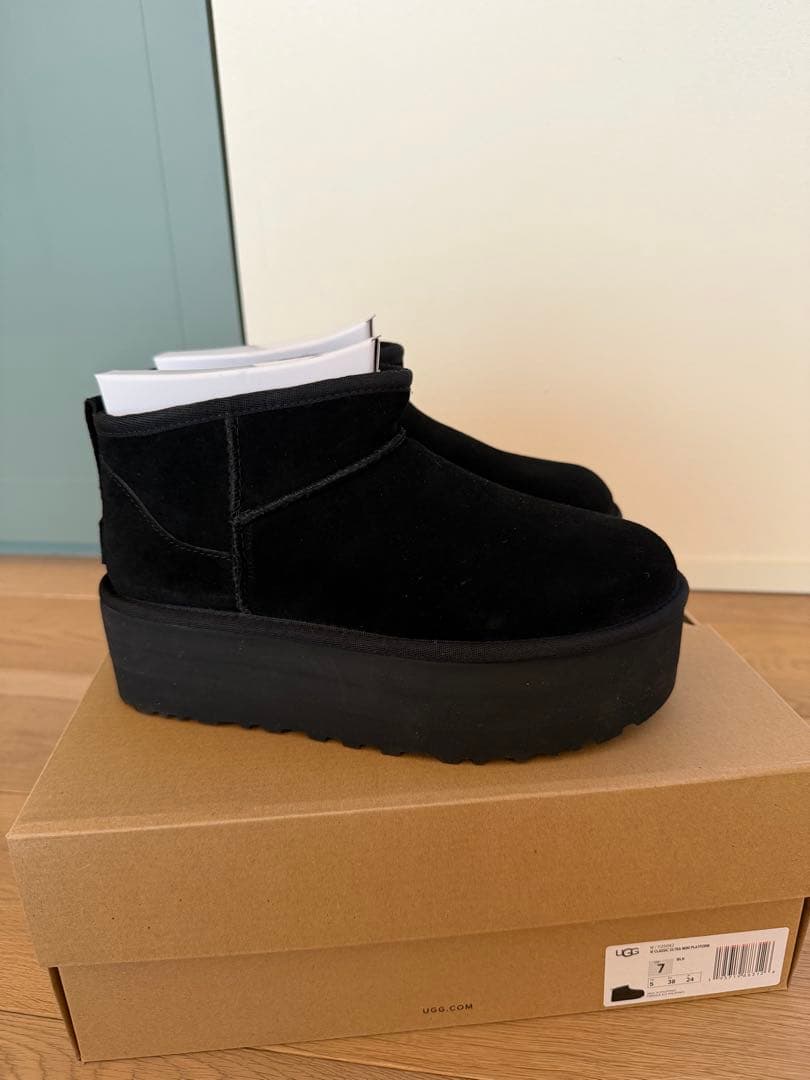 新品 アグ UGG ムートンブーツ ウルトラミニ　厚底