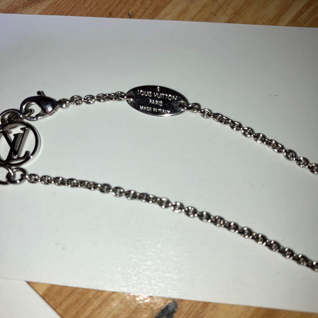 M*U様 LOUIS VUITTON V字型ペンダントネックレス