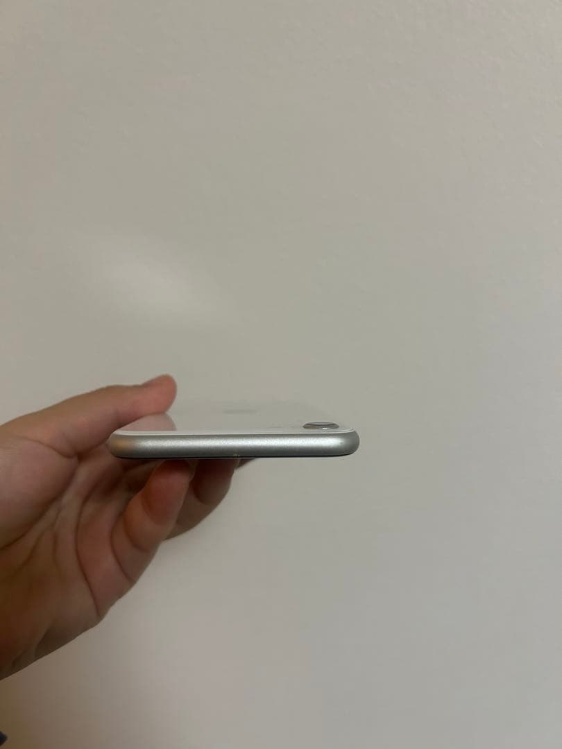 iPhoneSE 第2世代　128GB バッテリー89% ジャンク