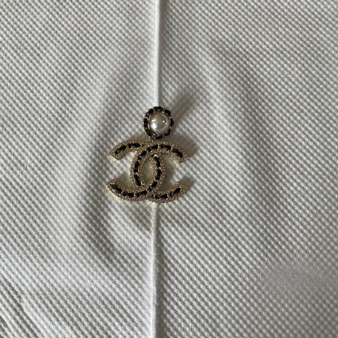 CHANEL ロゴピアス　片方用