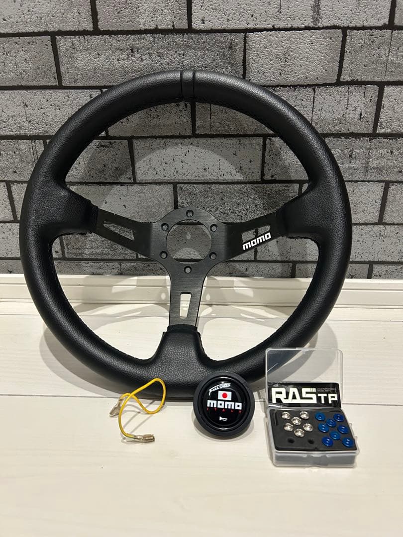 MOMO モモ ステアリング 32φ DEEP おまけ