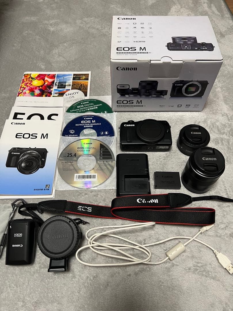 Canon製　EOS M ダブルレンズキット　ブラック