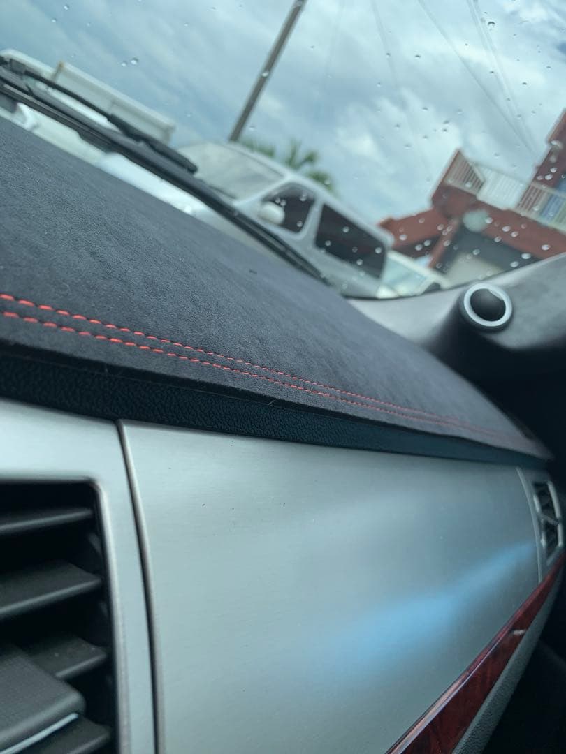 エスカレード　07〜 ダッシュマット　黒　スエード×赤ステッチ