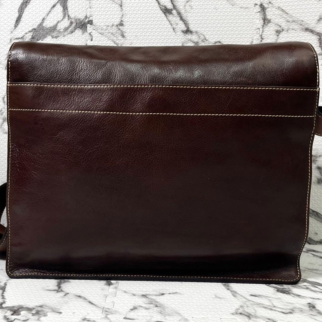 美品◯コールハーン　メッセンジャーバッグ　A4サイズ収納可能　オールレザー