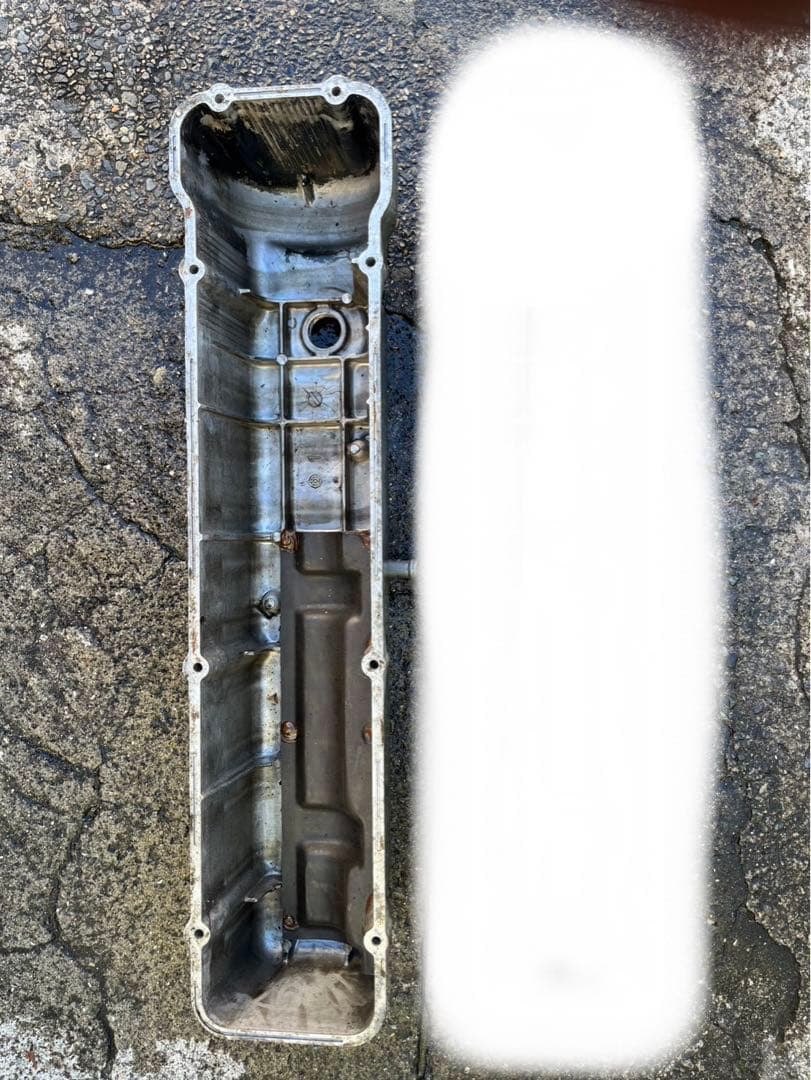 ニッサン L型エンジンヘッドカバー　タペットカバー